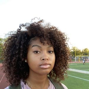 Meet your Posher, Niya
